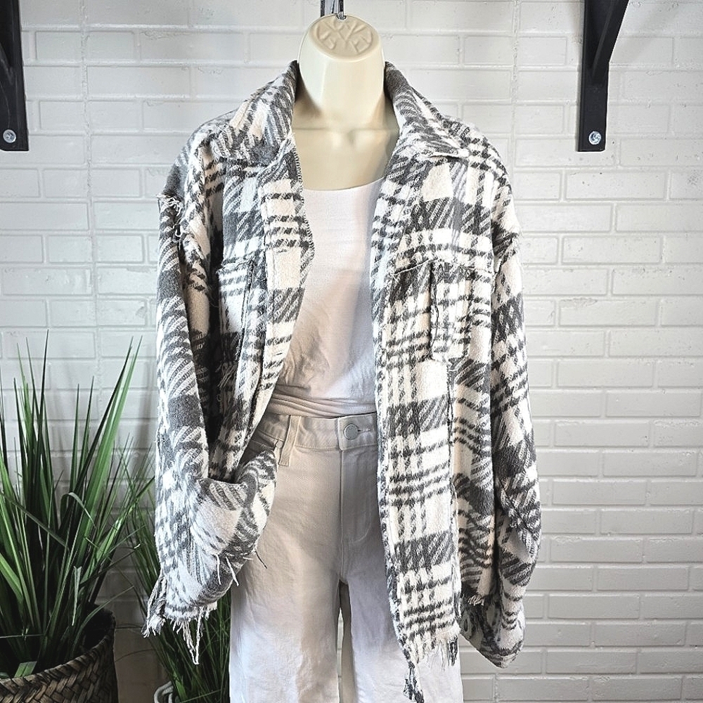 POL Plaid Oversized Frayed Shacket in Gray and Ivory Size Large